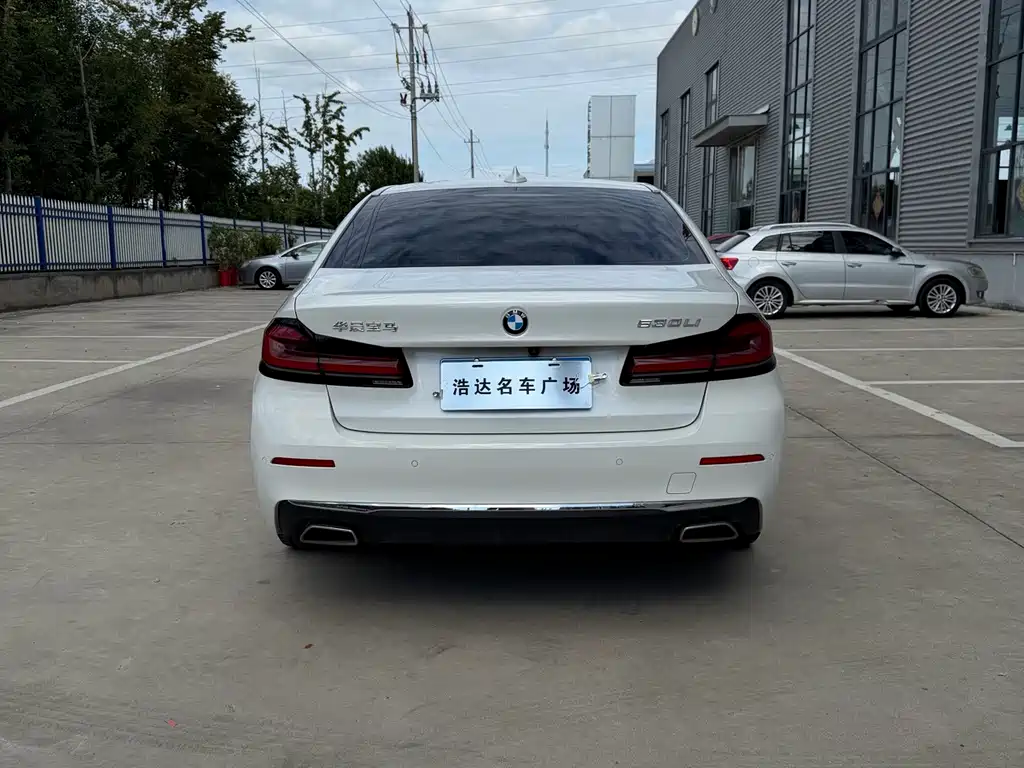 BMW 5 Series — миниатюра 7