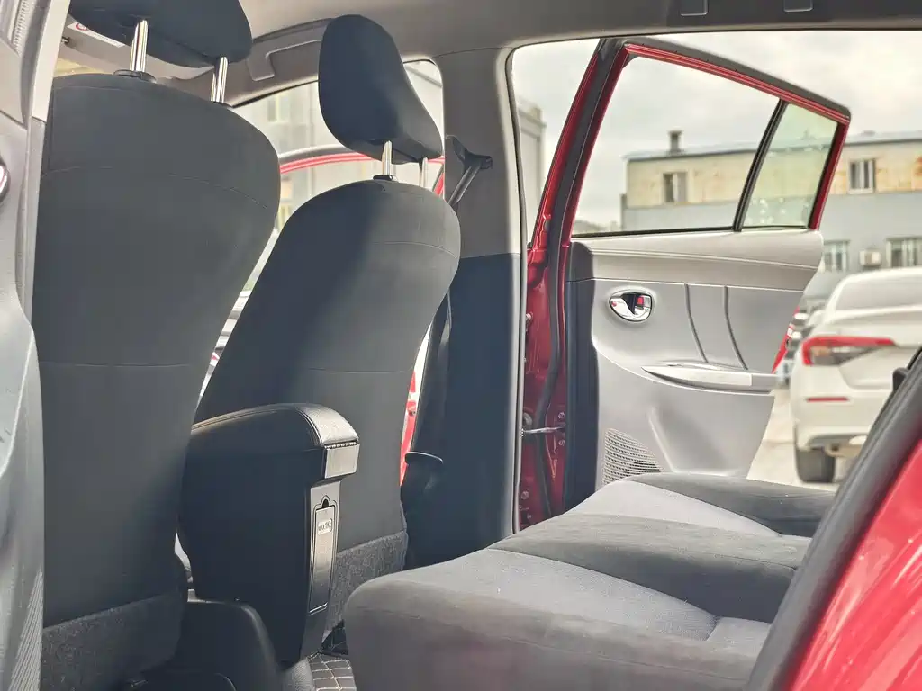 Toyota Yaris L — миниатюра 13