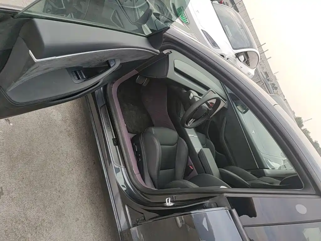 Tesla Model 3 — миниатюра 16