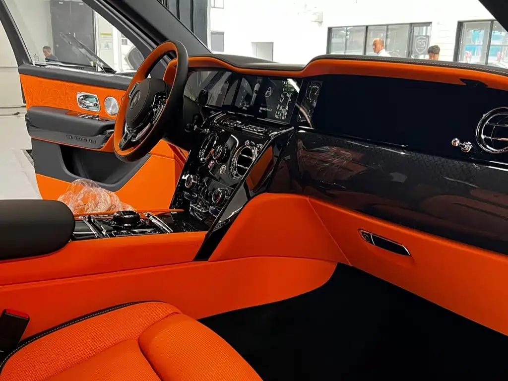 Rolls-Royce Cullinan — миниатюра 13