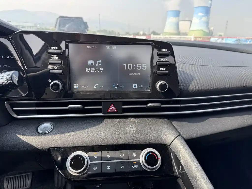 Hyundai Elantra — миниатюра 8