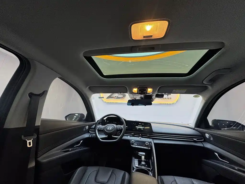 Hyundai Elantra — миниатюра 12