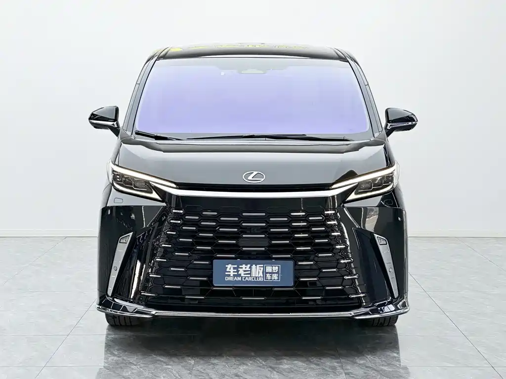 LEXUS LM