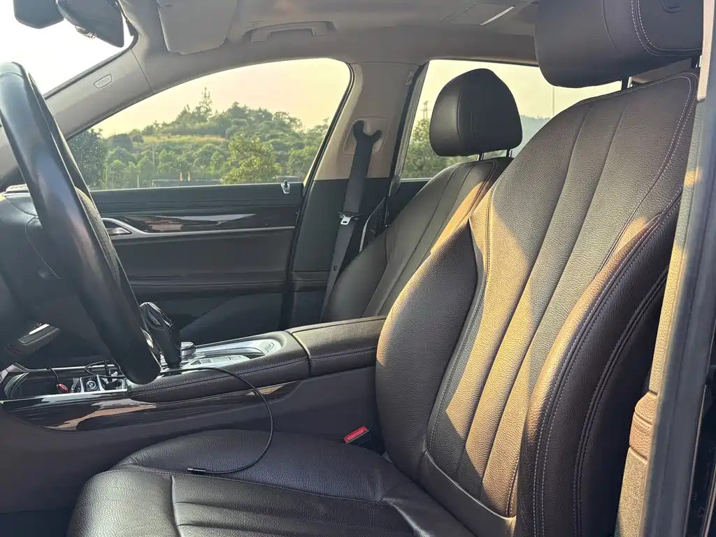 BMW 7 Series — миниатюра 15
