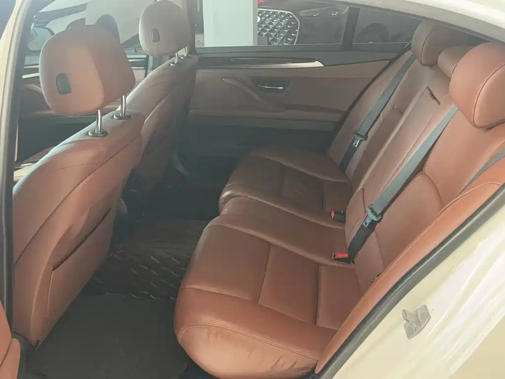 BMW 5 Series — миниатюра 12