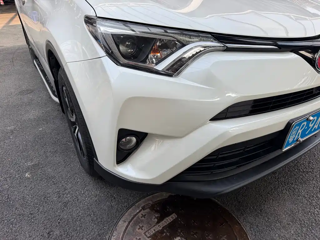 Toyota RAV4 — миниатюра 10
