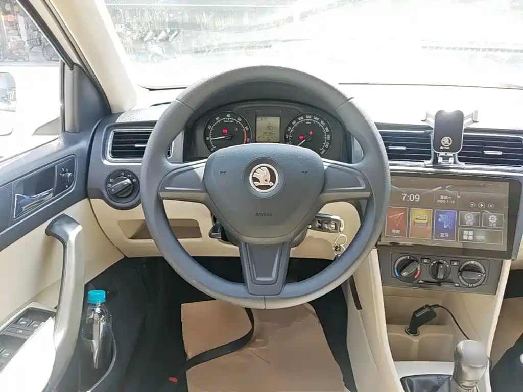 Skoda Rapid — миниатюра 11
