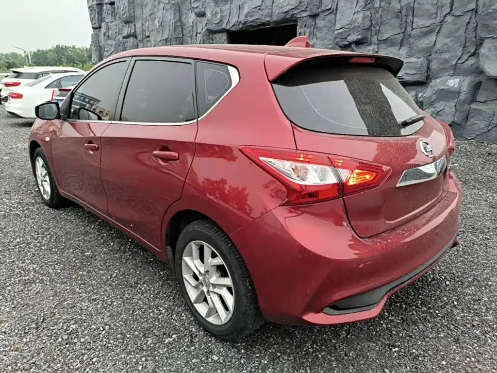 Nissan Tiida — миниатюра 5