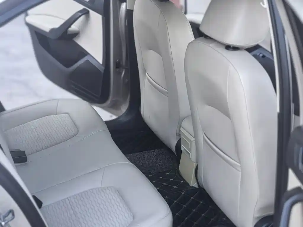 Skoda Rapid — миниатюра 13