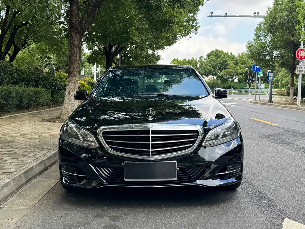 Mercedes-Benz E-Class — миниатюра 2