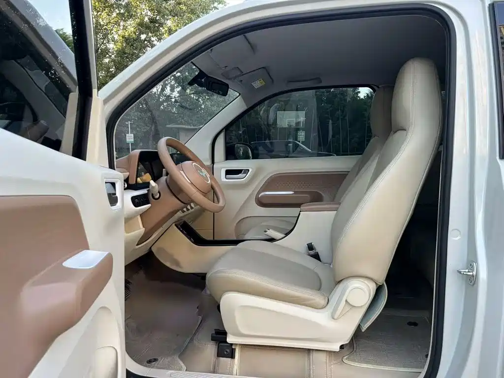 Wuling MINIEV — миниатюра 12
