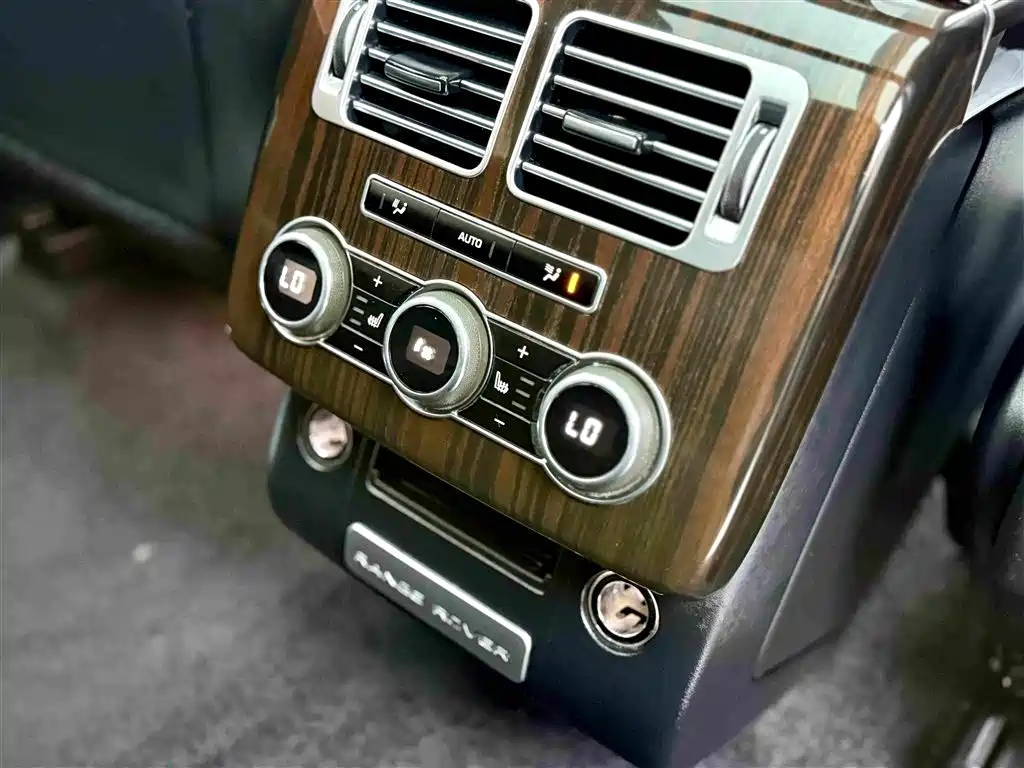 Land Rover Range Rover — миниатюра 16
