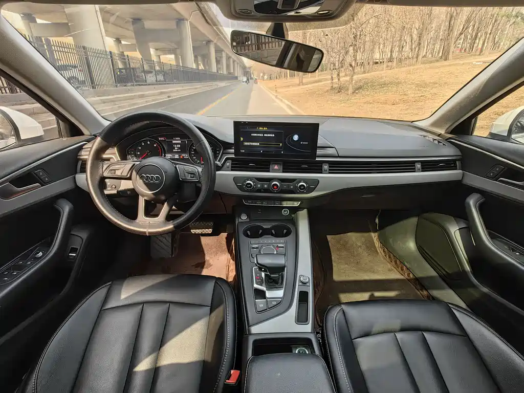Audi A4L 2019 40 TFSI VI