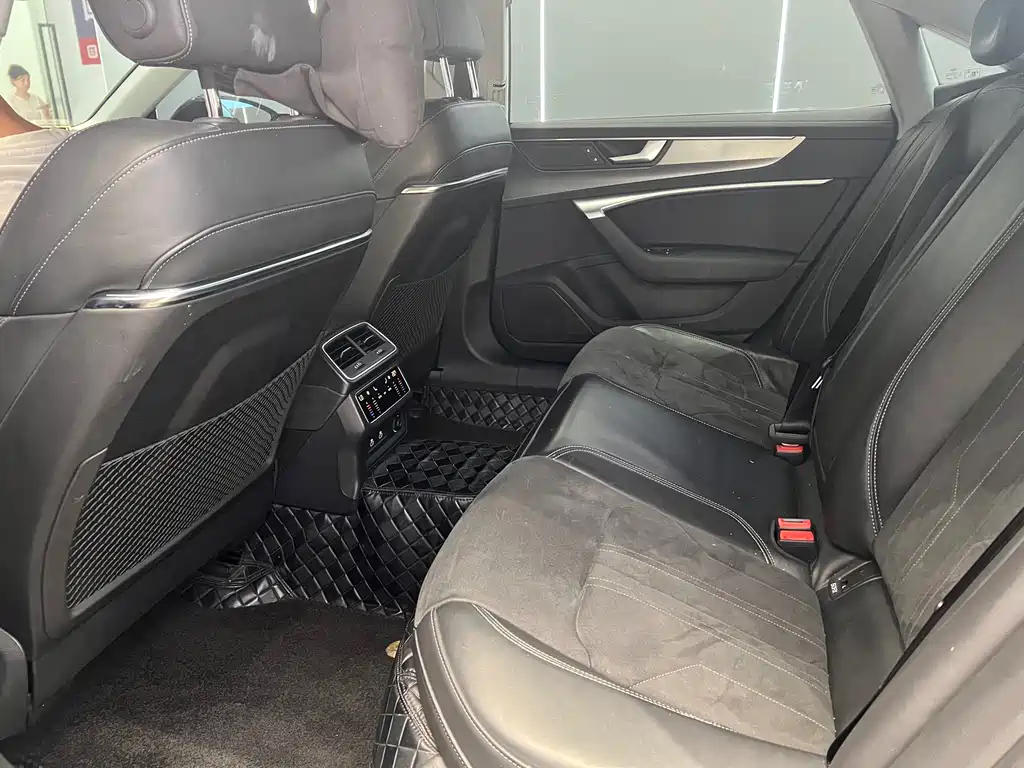Audi A7L 2024 45TFSI S-line