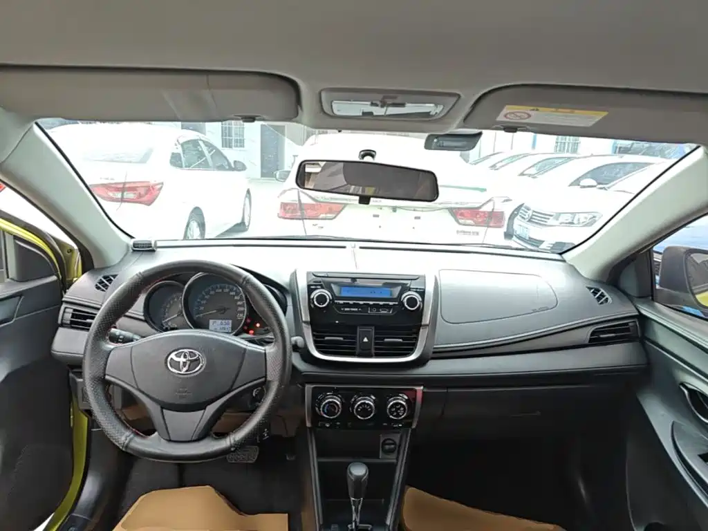 Toyota Yaris L — миниатюра 10