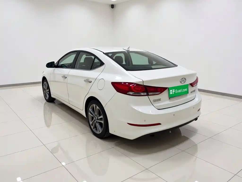 Hyundai Elantra — миниатюра 25