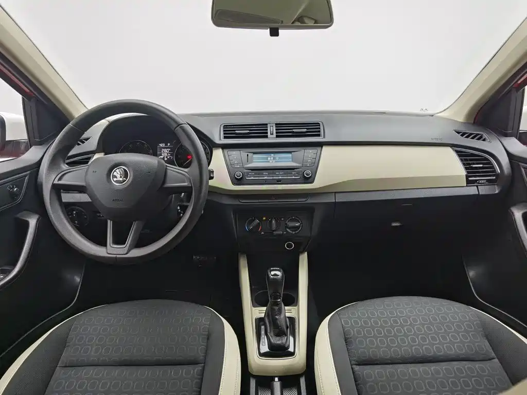 Skoda Fabia 2015 1.4L AT