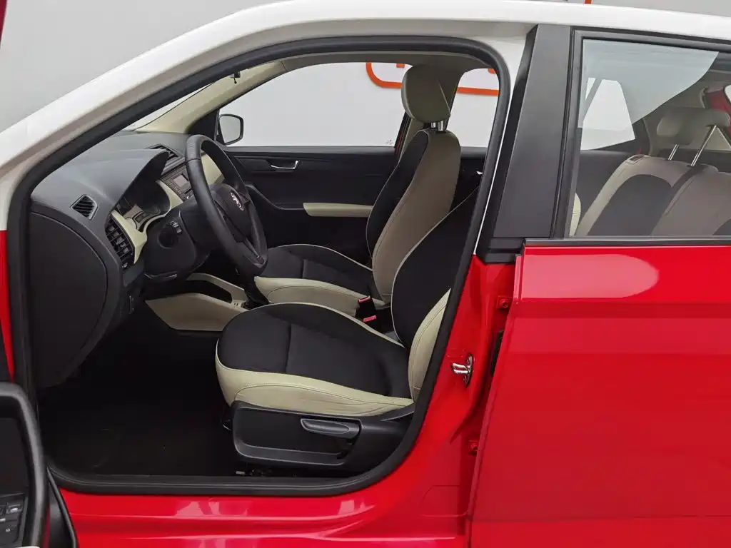 Skoda Fabia 2015 1.4L AT