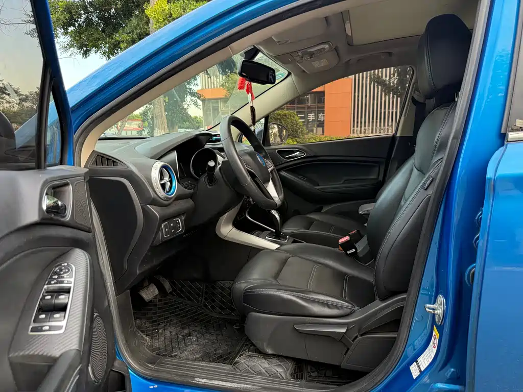 BYD Yuan EV — миниатюра 9