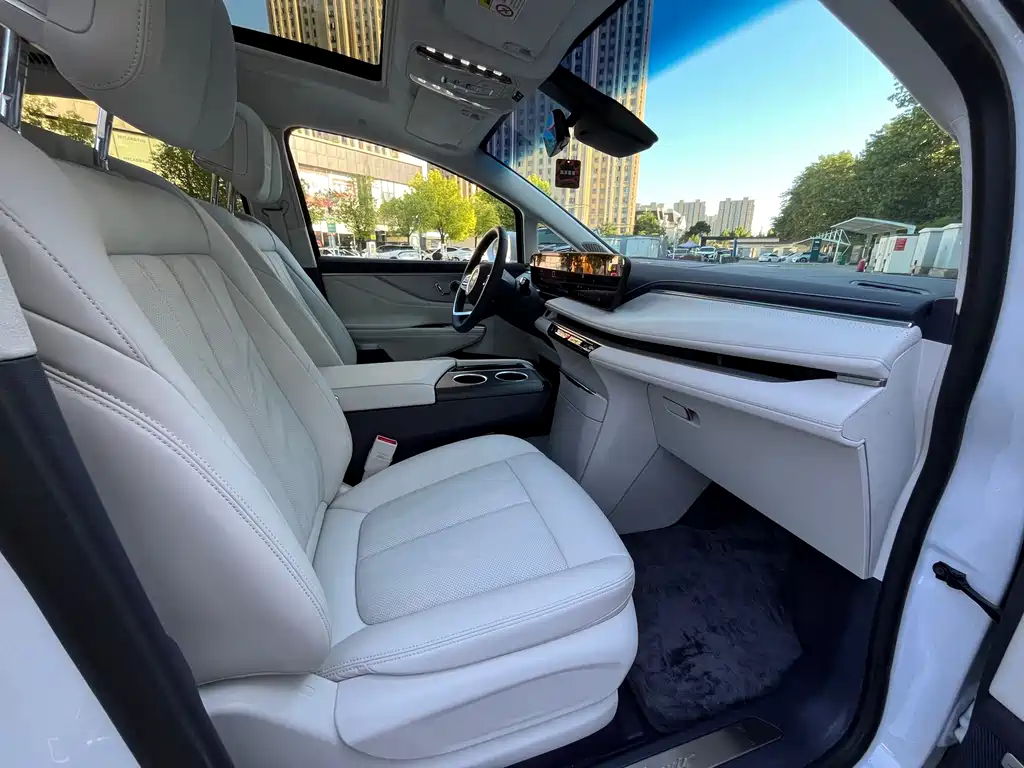 Buick GL8 Hybrid — миниатюра 18