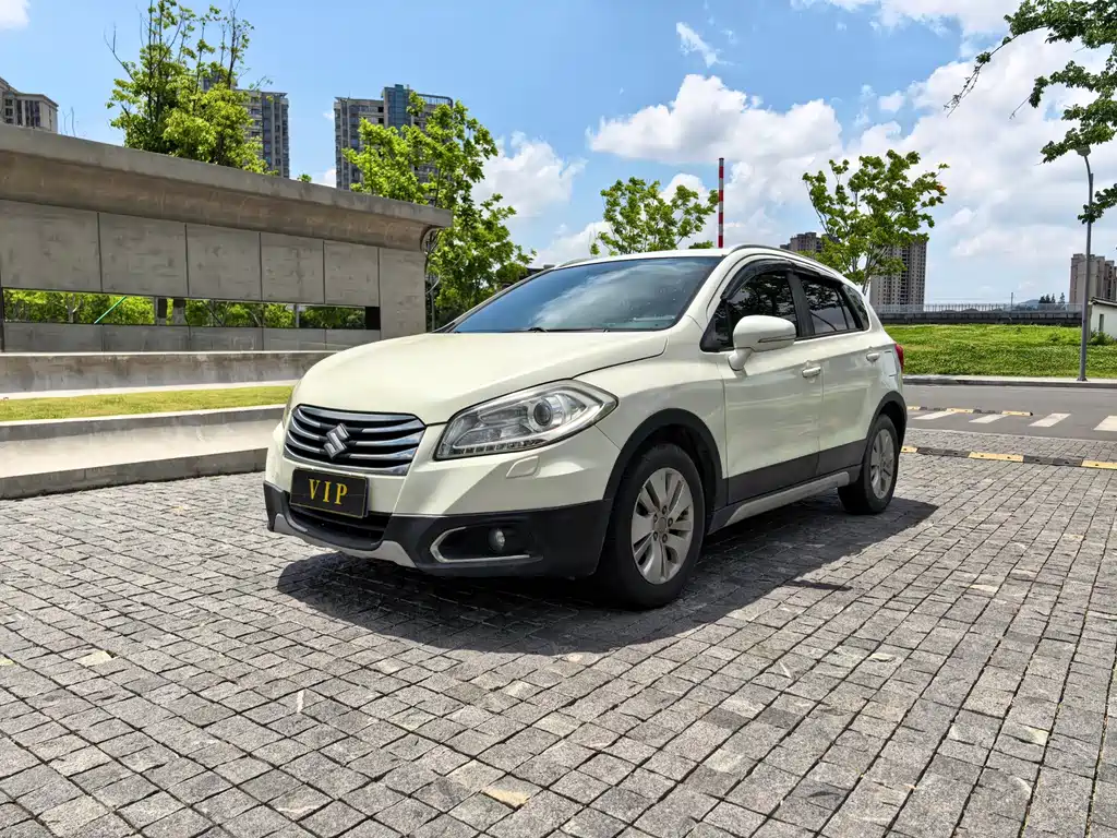 Suzuki S-Cross 2015