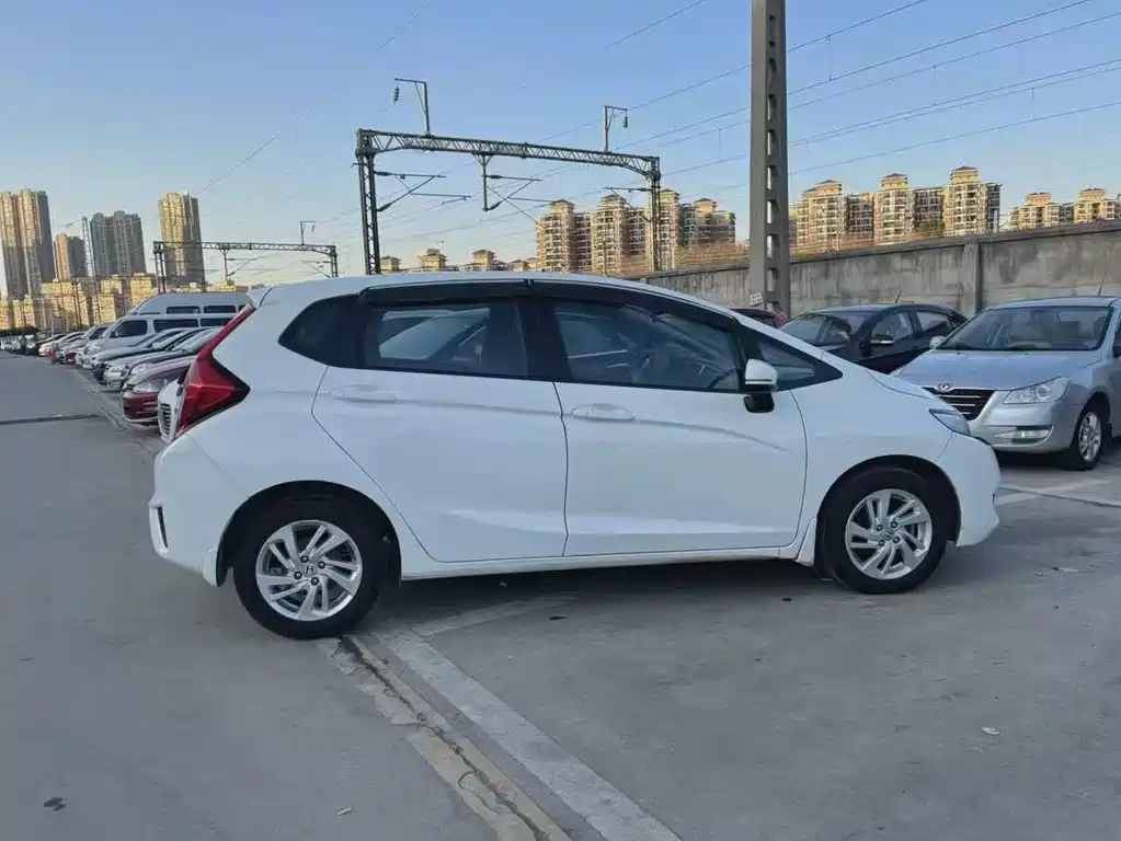 Honda Fit — миниатюра 9