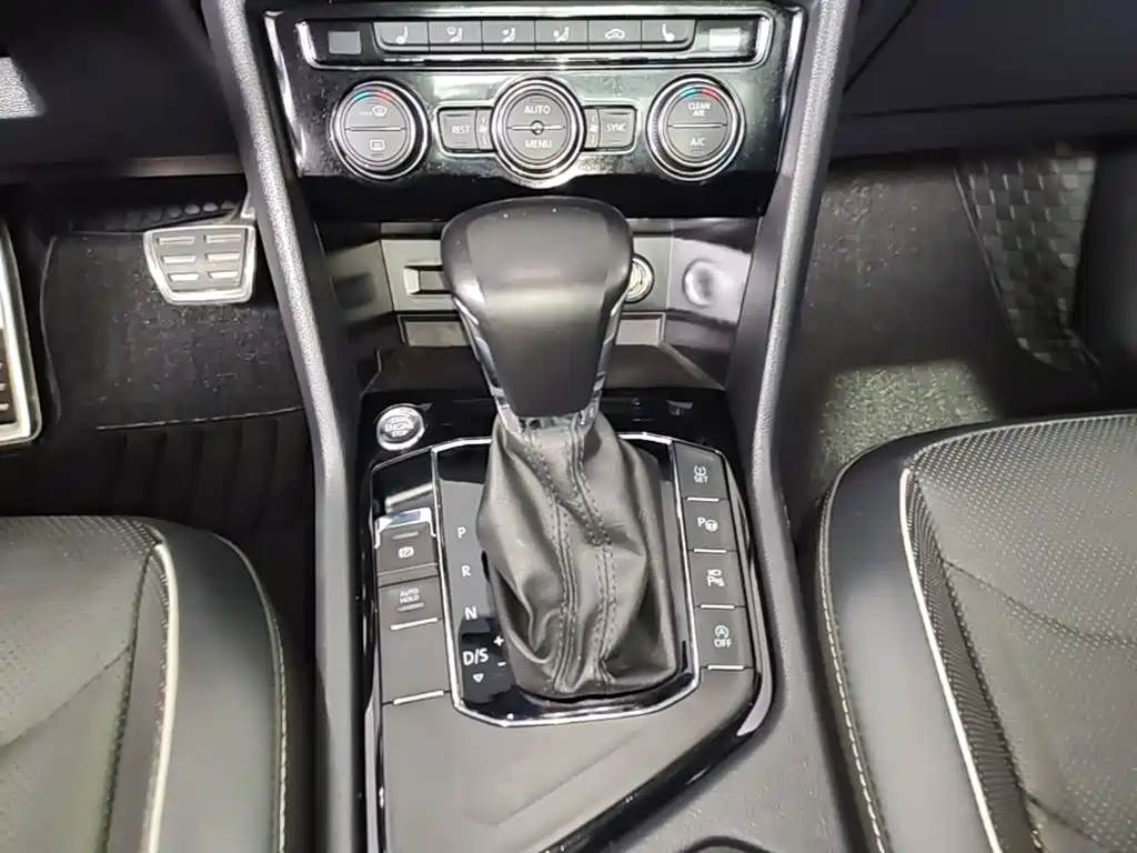 Volkswagen Tiguan L — миниатюра 14