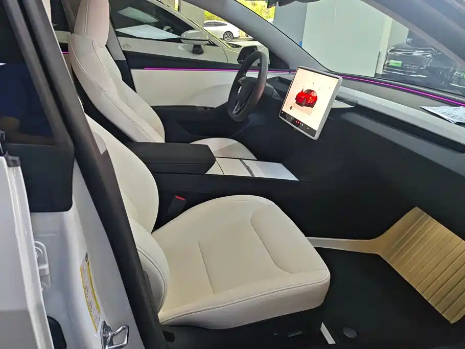 Tesla Model 3 — миниатюра 8