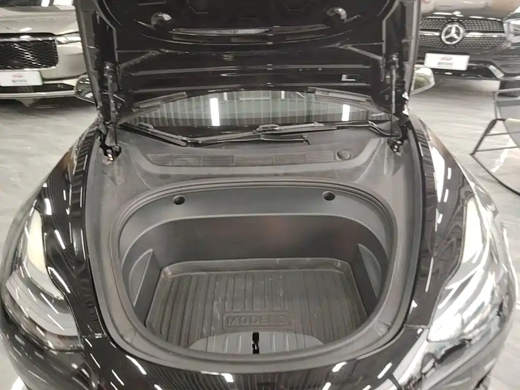 Tesla Model 3 — миниатюра 20