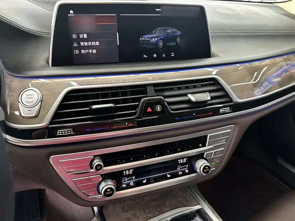 BMW 7 Series — миниатюра 17