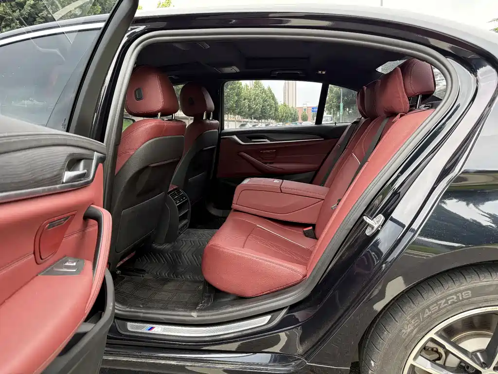 BMW 5 Series New Energy — миниатюра 9
