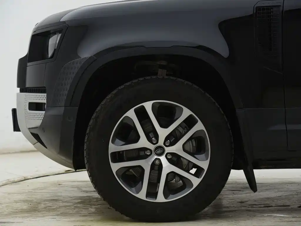 Land Rover Defender — миниатюра 6
