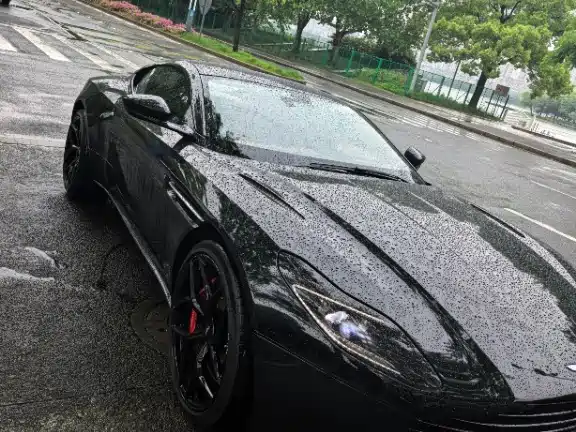 Aston Martin DB11 — миниатюра 4