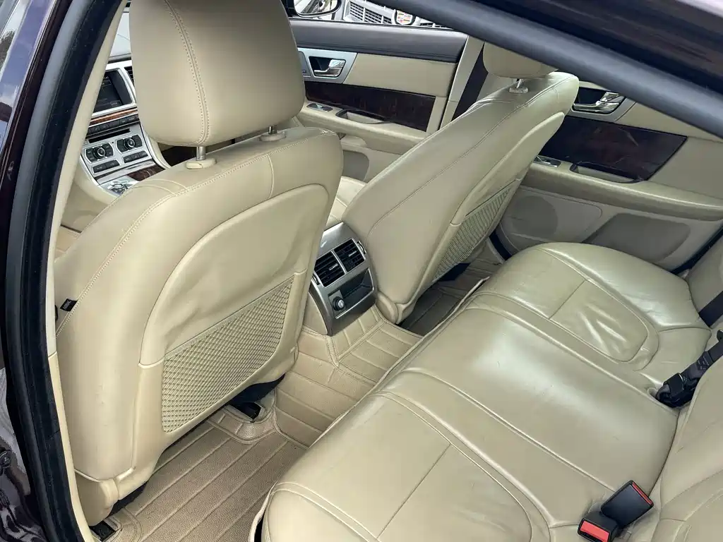 Jaguar XF — миниатюра 5