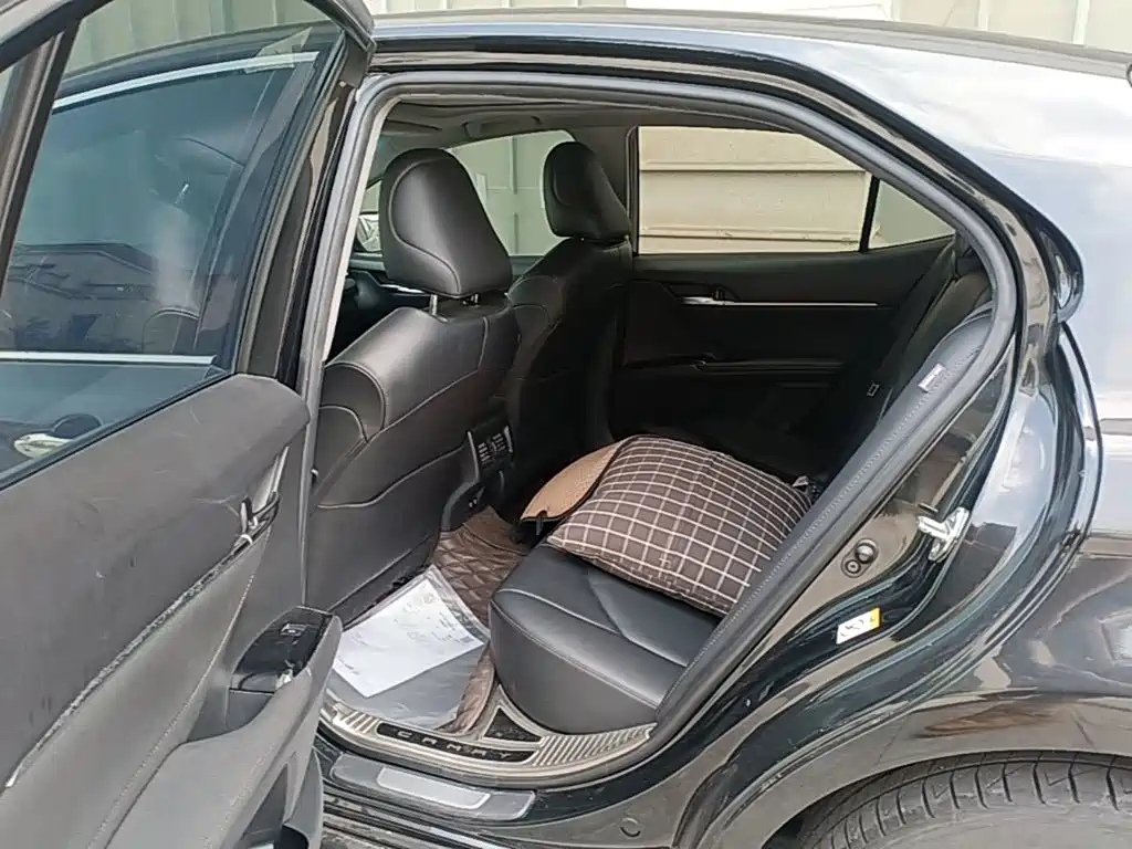 Toyota Camry — миниатюра 17