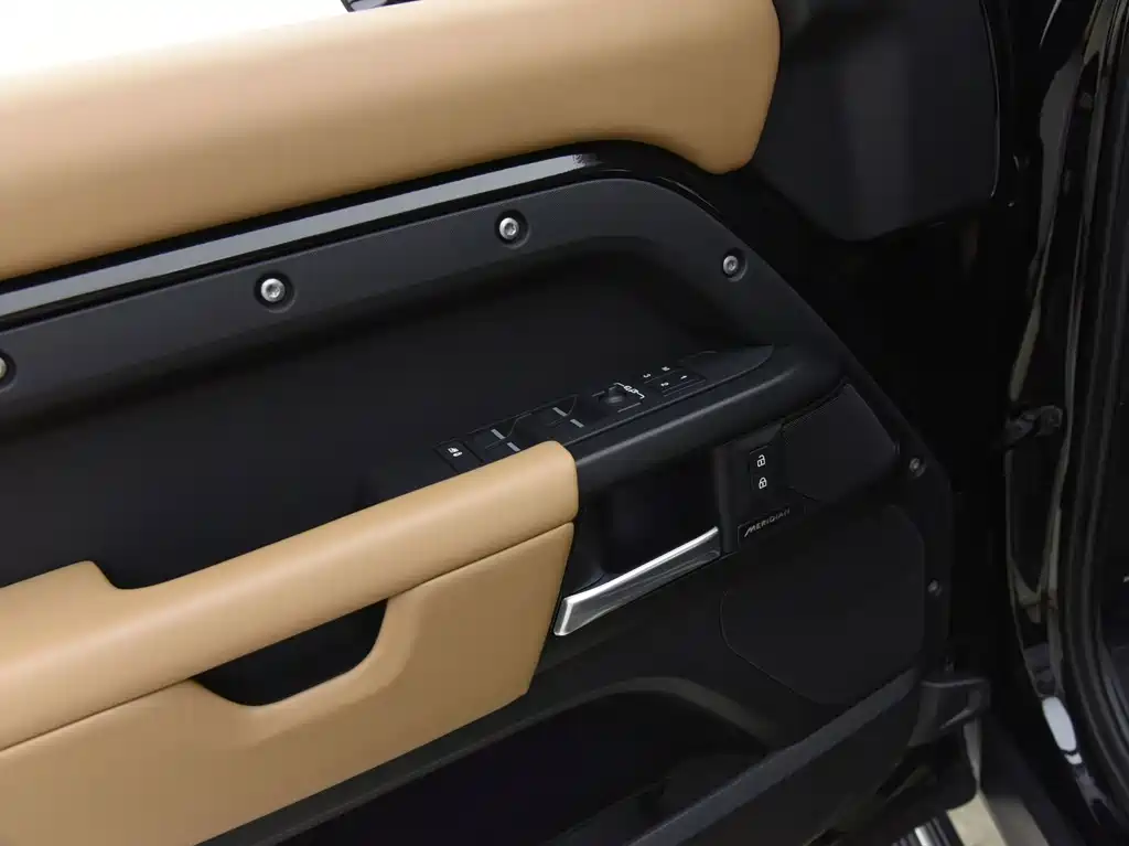 Land Rover Defender — миниатюра 10