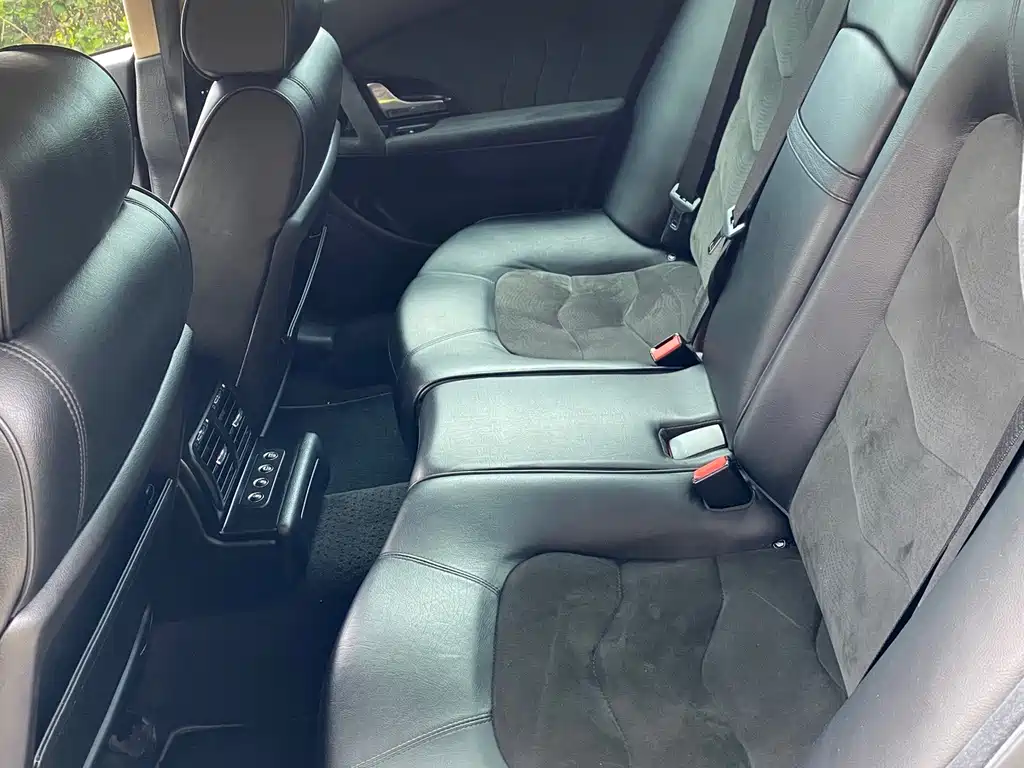 Maserati Quattroporte — миниатюра 7
