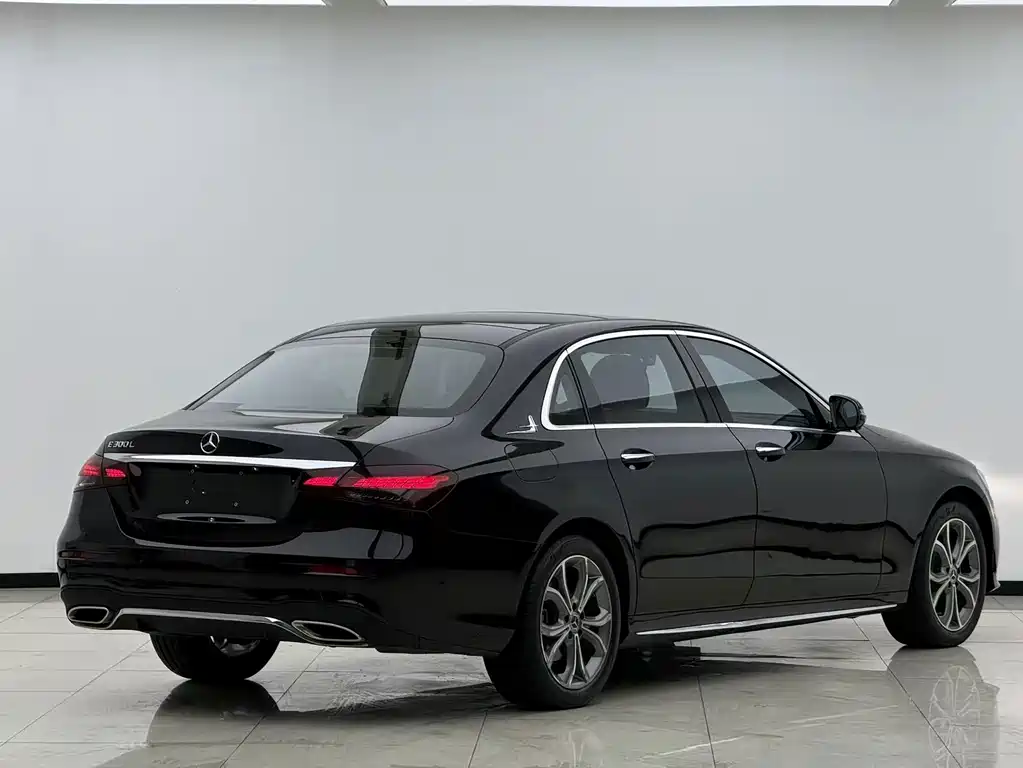 Mercedes-Benz E-Class — миниатюра 8