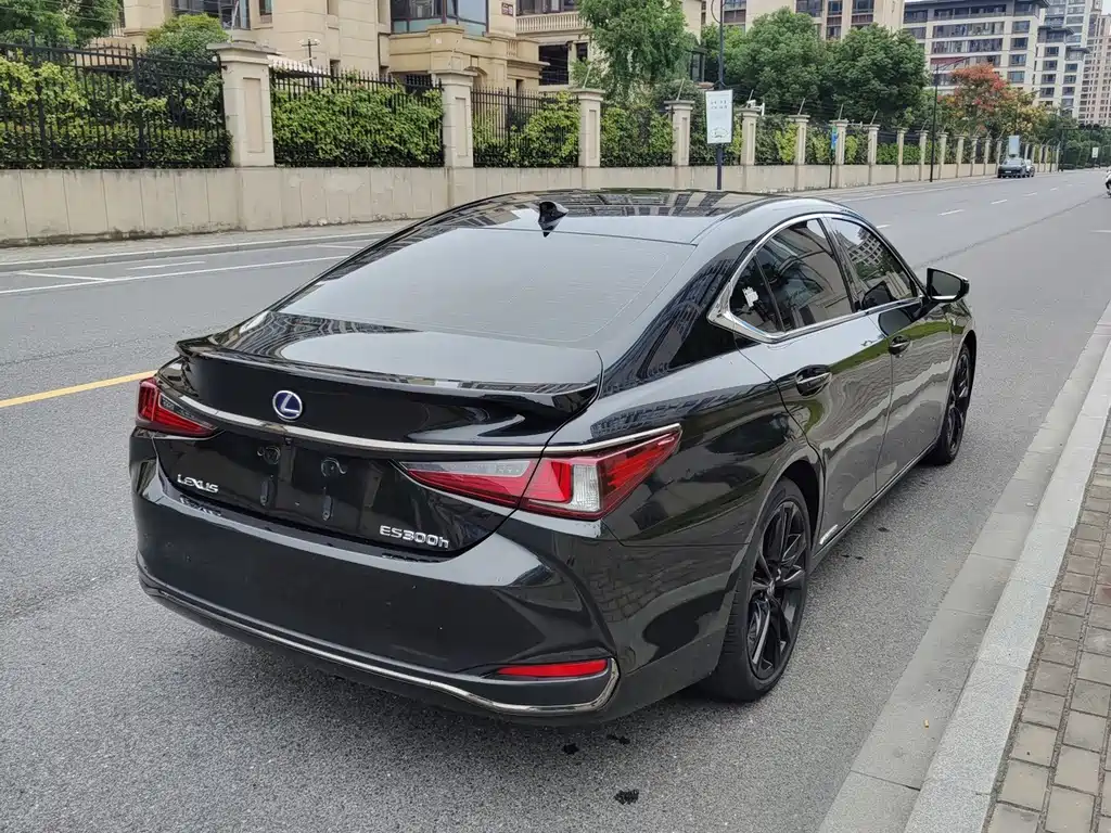 Lexus ES 2021 300h F SPORT