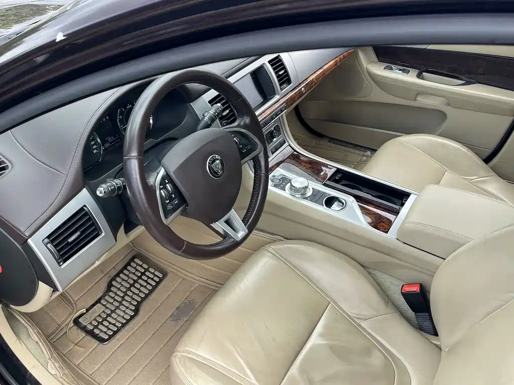 Jaguar XF — миниатюра 4