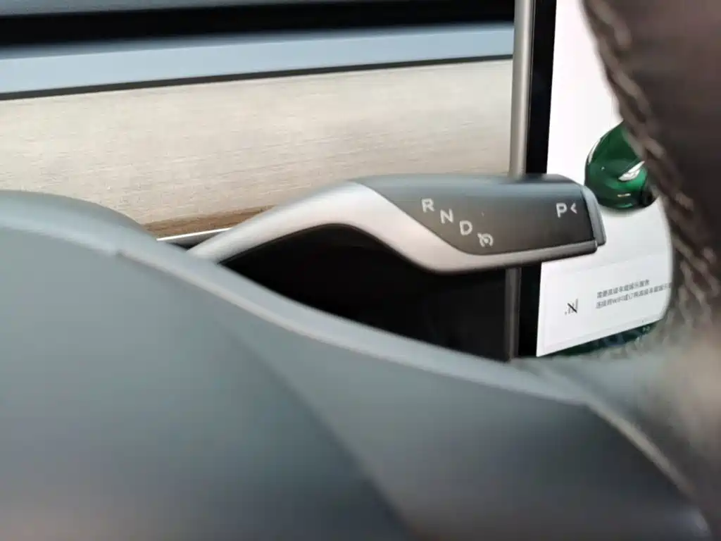 Tesla Model 3 — миниатюра 14