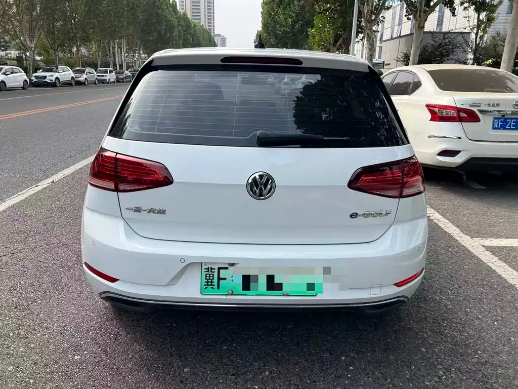 Volkswagen Golf EV — миниатюра 5