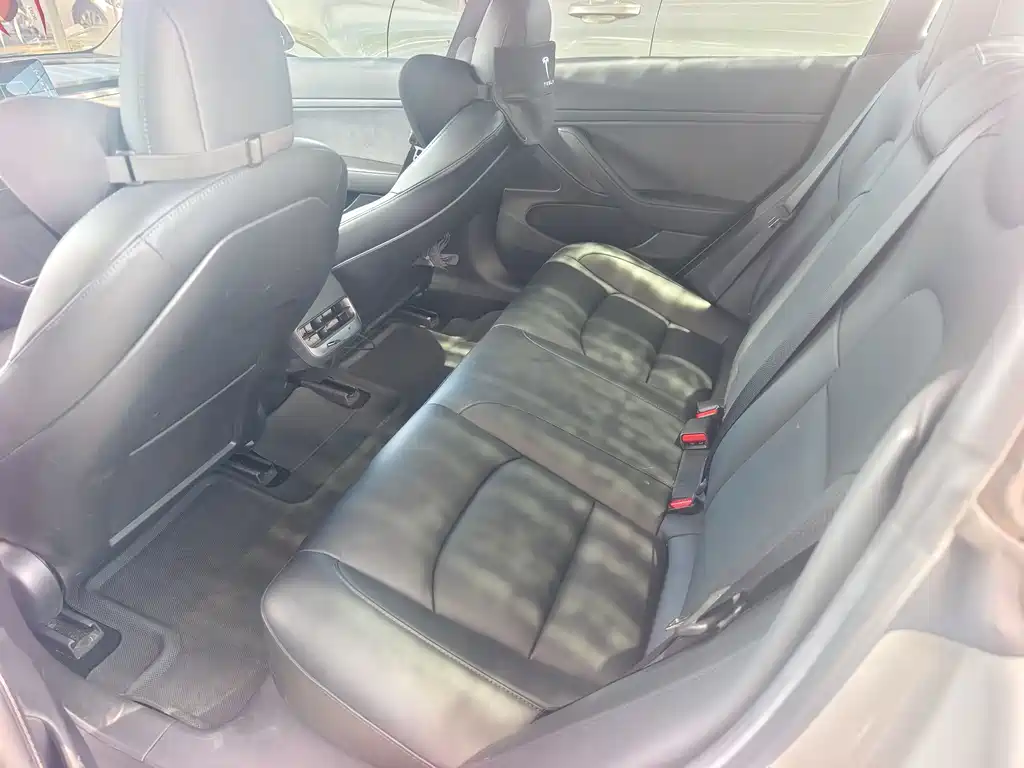 Tesla Model 3 — миниатюра 12