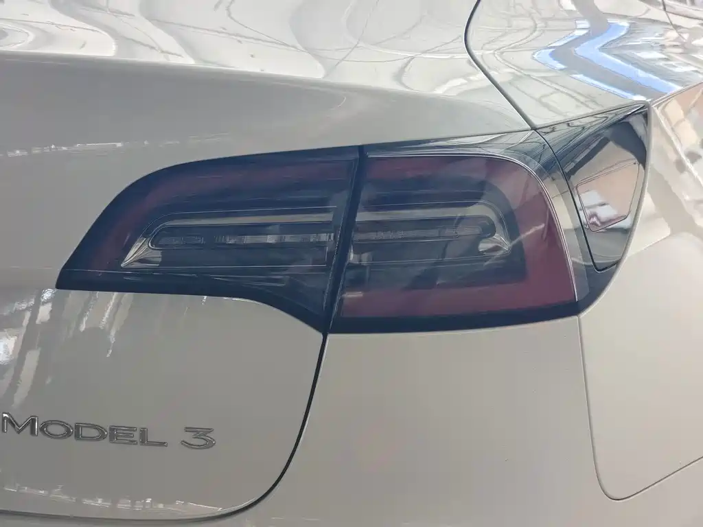 Tesla Model 3 — миниатюра 23
