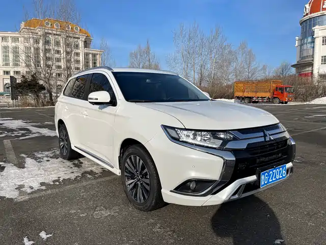 MITSUBISHI OUTLANDER