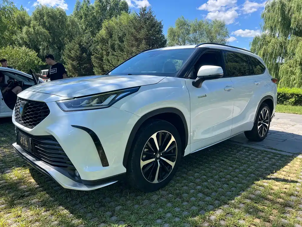 Toyota Crown Kluger
