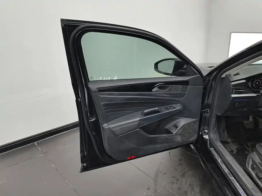 Volkswagen Passat PHEV — миниатюра 7