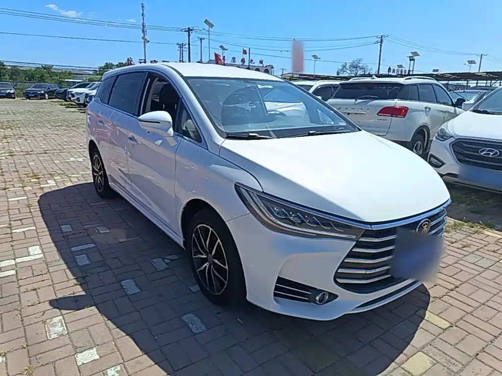 BYD MAX — миниатюра 4