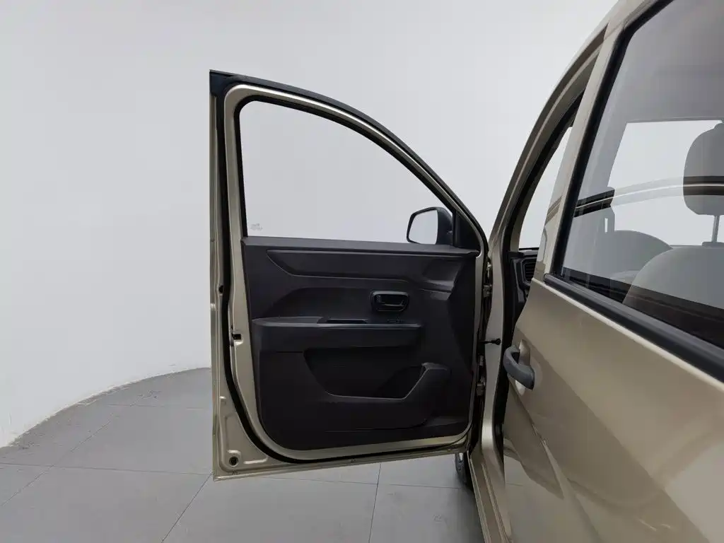 Wuling Hongguang V — миниатюра 8