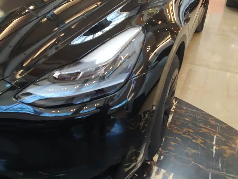 Tesla Model Y — миниатюра 5